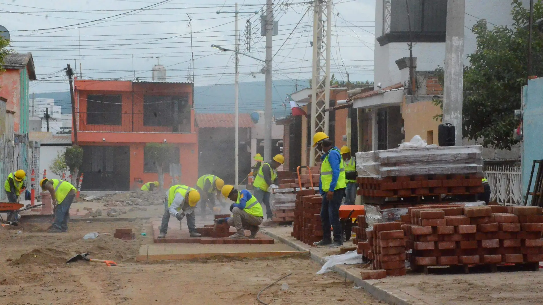 Ser_n 700 millones de pesos para obras en San Juan del R_o.  Luis Lu_vanos  El Sol de San Juan del R_o.